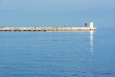 Taş iskele, Porec, Hırvatistan çalıştıran atlet. Yaz tatili.