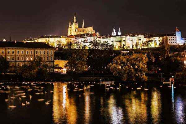 Berühmte Burg Und Moldau Prag Tschechische Republik Nachtszene Reiseziel Architekturszene — Stockfoto