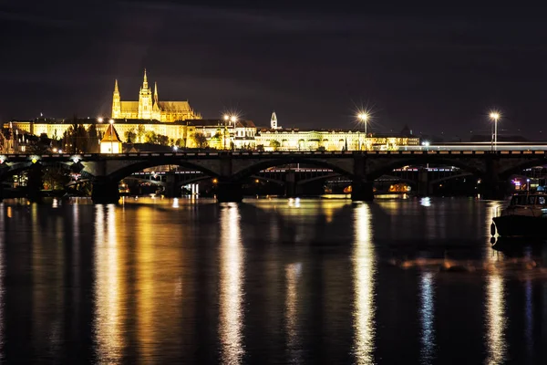 Berühmte Burg Und Moldau Prag Tschechische Republik Nachtszene Reiseziel Architekturszene — Stockfoto