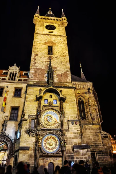 天文時計 古いタウンホール プラハ チェコ共和国 夜のシーン 観光名所 — ストック写真