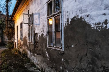 Akşam ışığı, Nitra, Slovak Cumhuriyeti evde terk edilmiş.