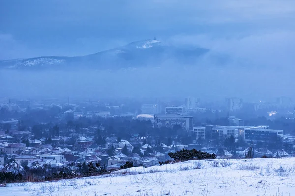 Schneelandschaft Mit Nitra Stadt Und Zobor Hügel Slowakische Republik Abends — Stockfoto