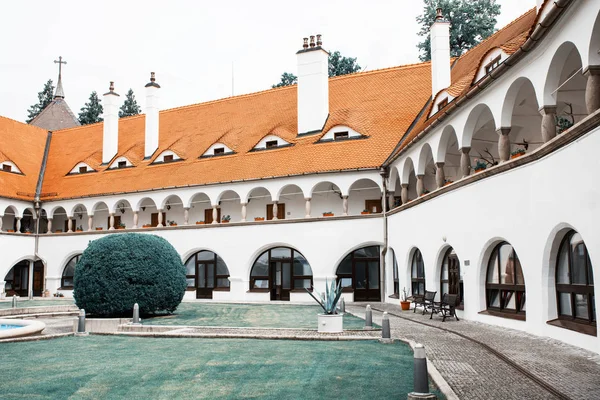 托波西安基城堡 托波西安基 是斯洛伐克中西部的 Nitra Z这位莫拉斯区的一个村庄和市镇 茶色和橙色照片滤镜 — 图库照片