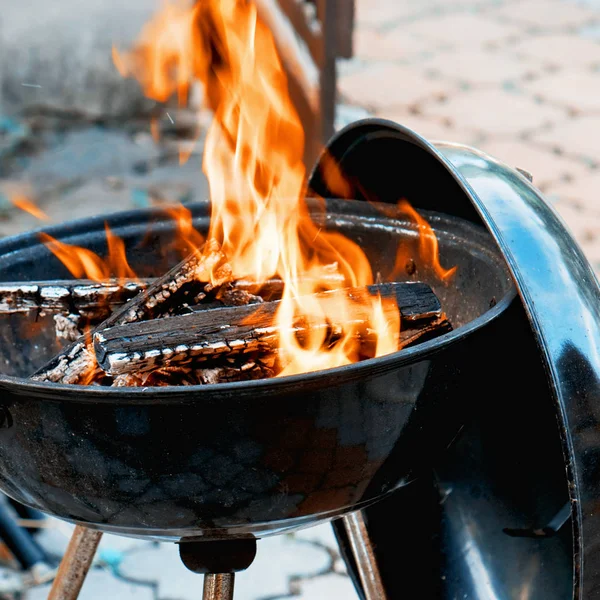 Grillen Heta Glöden Brinnande Eld Kricka Och Orange Foto Filter — Stockfoto