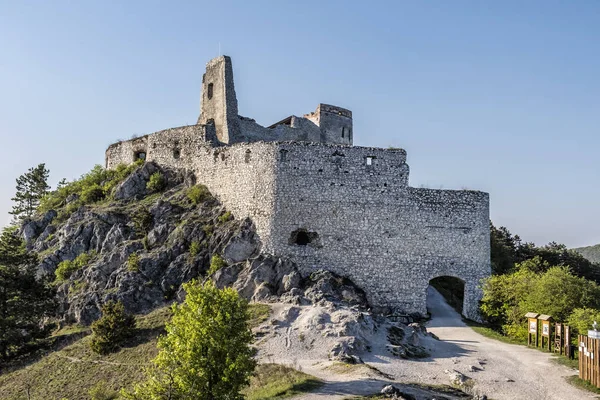 Cachtice castle ruins, Slowakije — Stockfoto