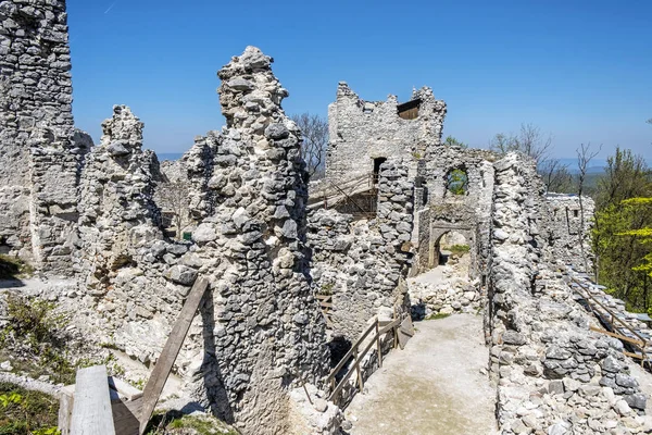 Ruínas do castelo de Tematin, Eslováquia — Fotografia de Stock