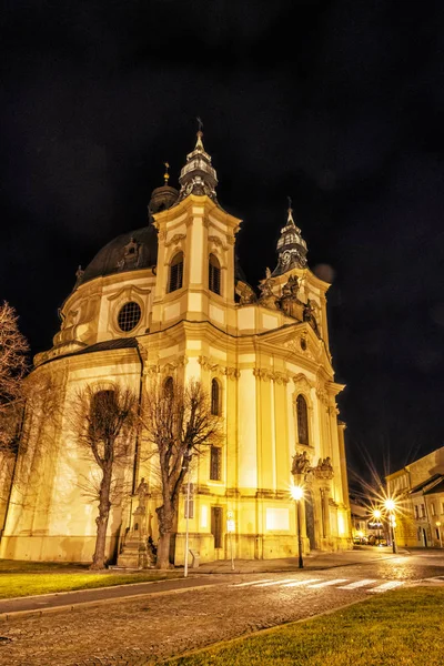 Kerk van St. Johannes de Doper, Kromeriz, Tsjechisch, nacht — Stockfoto