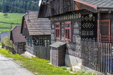 Boyalı halk evleri, Cicmany, Slovakya