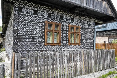 Boyalı halk evi, Cicmany, Slovakya