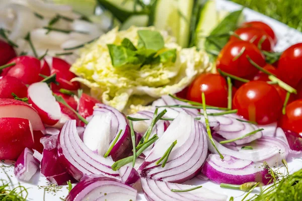 Divers légumes sur l'assiette — Photo