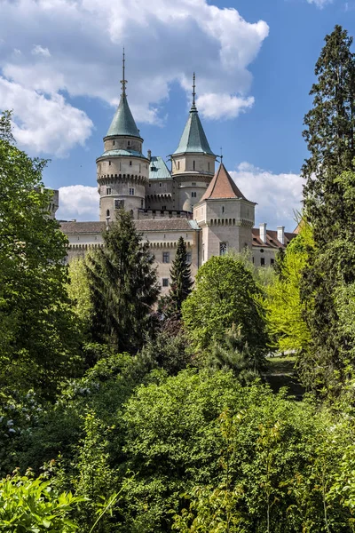 Bojnice slott i Slovakia, kulturarv – stockfoto
