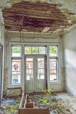 Korytnica spa terk edilmiş evin iç, Slovakya