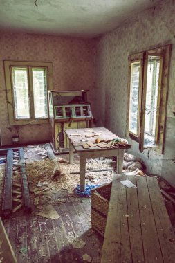 Korytnica spa terk edilmiş evin iç, Slovakya