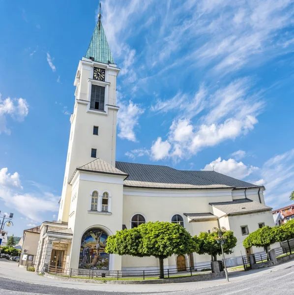 Farní kostel všech svatých, bytca, Slovensko — Stock fotografie