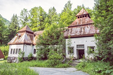 Korytnica spa terk edilmiş evin dış, Slovakya