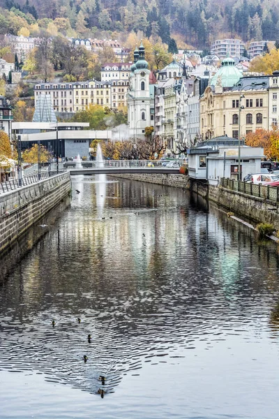 Karlovy Vary ville, station thermale en République tchèque — Photo