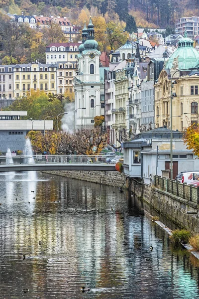 Karlovy Vary Town, kuuroord in Tsjechië — Stockfoto