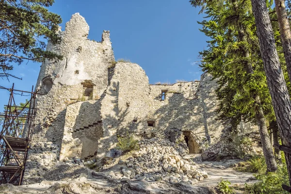 Blatnica kale kalıntıları, Slovakya — Stok fotoğraf