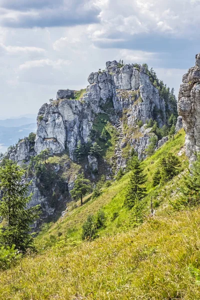 Szczyt ostra w Wielkiej Fatry i dorzeczu Turieckim, Słowacja — Zdjęcie stockowe