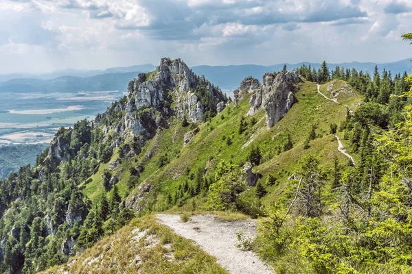 Κορυφή OSTRA στη μεγάλη Fatra και στη λεκάνη του Turiec, Σλοβακία — Φωτογραφία Αρχείου