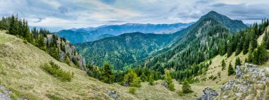 Salatin tepesi, Low Tatras sıradağları, Slovakya Cumhuriyeti. Seyahat güzergahı. Yürüyüş teması.