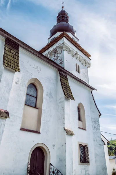 スロバキア共和国バンスカ ベラ村の福音主義者聖ヨハネ教区教会 宗教建築 信仰の場 — ストック写真