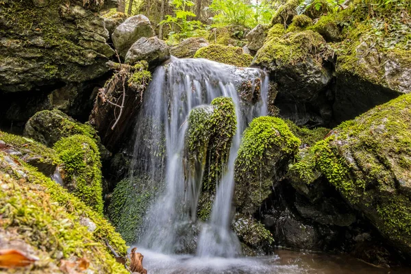 Fluxo Água Desfiladeiro Huciaky Montanhas Low Tatras República Eslovaca Exposição — Fotografia de Stock