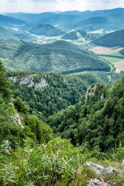 Muran ovası, Slovakya Cumhuriyeti, Orta Avrupa. Seyahat güzergahı. Mevsimsel doğal sahne.