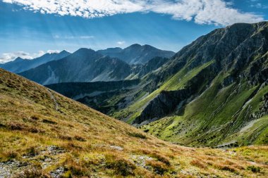 Batı Tatras, Slovak Cumhuriyeti. Yürüyüş teması. Mevsimsel doğal sahne.