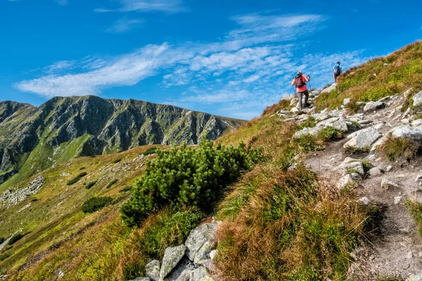 Turister Västra Tatrabergen Slovakien Vandringstema Säsongsmässig Naturlig Scen — Stockfoto