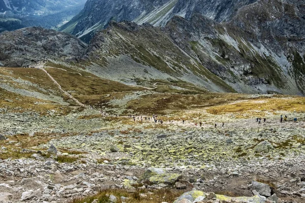 Πολλοί Τουρίστες Πόδια Στην Κορυφή Koprovsky Όρη Τάτρα Σλοβακία Θέμα — Φωτογραφία Αρχείου