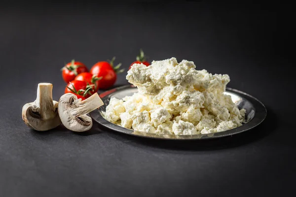 Quark mit Tomaten und Pilzen — Stockfoto