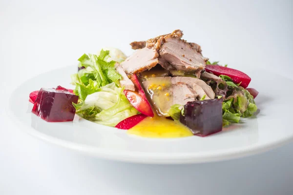 Fresh salad with beef, green, red pear and jellies — Stock Photo, Image