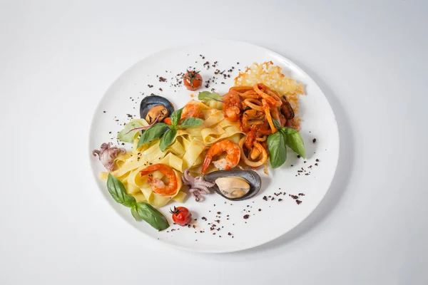 Pastas Mariscos Con Mejillones Pulpo Camarones Verde — Foto de Stock