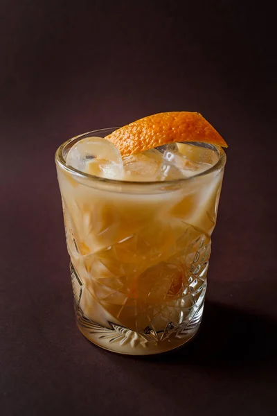 Glas Orange Alkohol Cocktail Med Och Skiva Apelsin Elegant Mörkbrun — Stockfoto