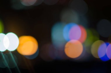 Şehir defocused gece lambası abstract, bokeh, renkli ve koyu arka plan bulanıklık.