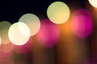 Soyut şehir sokak ışık bokeh, renkli ve koyu arka plan bulanıklık geceleri, defocused.
