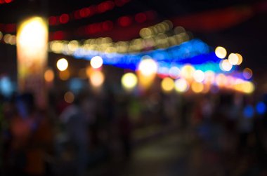 Soyut şehir sokak ışık bokeh, renkli ve koyu arka plan bulanıklık geceleri, defocused.