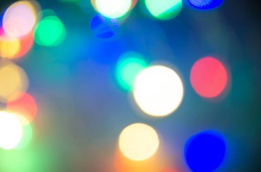 Renkli bulanıklık bokeh ışık, gece defocused ve koyu arka plan.