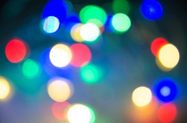 Renkli bulanıklık bokeh ışık, gece defocused ve koyu arka plan.