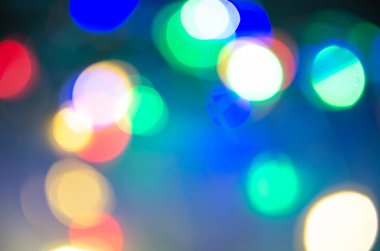 Renkli bulanıklık bokeh ışık, gece defocused ve koyu arka plan.