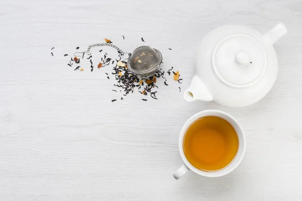 Tasse Tee Mit Teekanne Und Geschlossenem Mit Schwarzem Tee Auf — Stockfoto