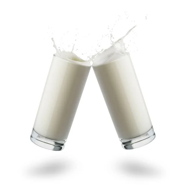 Glas Fulla Mjölk Hoppning Och Stänk Vit Bakgrund — Stockfoto