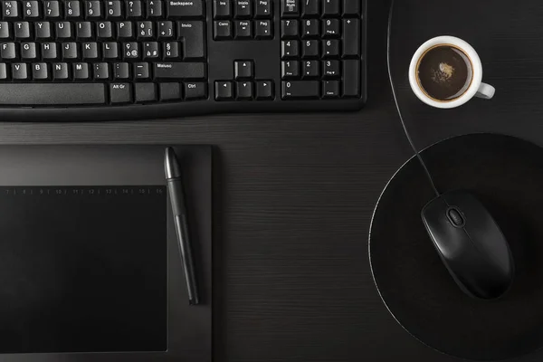 Total Black Desk Tablet Cup Coffee — Stock Photo, Image