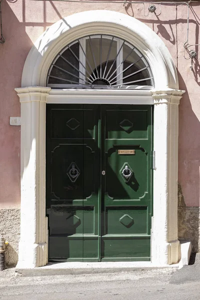 Ancient door — Stock Photo, Image