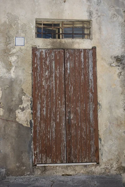 Ancient door — Stock Photo, Image