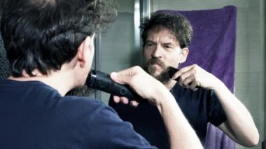 Adam traşlı güçlü renk düzeltme için uzun sakal bak tamamen değiştirme