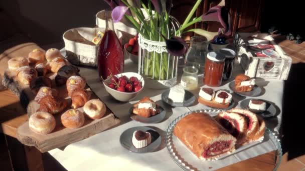 Panela Pastelaria Italiana Croissant Para Café Manhã Mesa Hotel — Vídeo de Stock