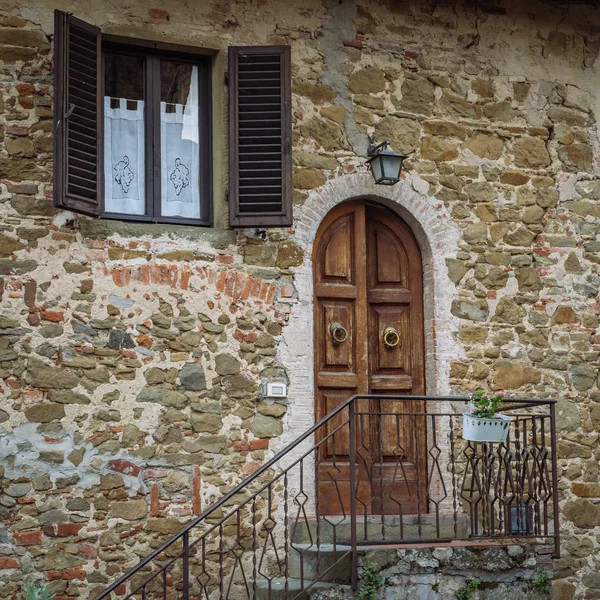Деревянная Дверь Деревне Средневекового Происхождения Volpia Tuscany Italy — стоковое фото