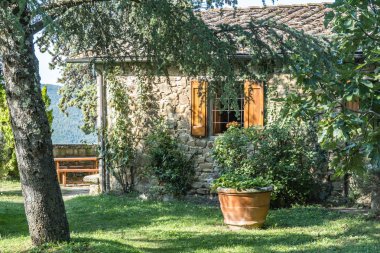 Çiftlik evi Borgo Castelvecchi, İtalya - 20 Eylül 2018: İtalyan ülke Toscana evde.